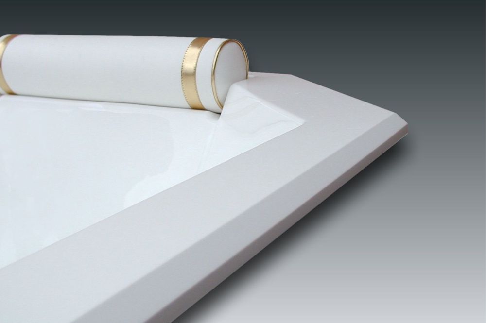 Octagon shaped bathtub DIAMANT by Watergame Company