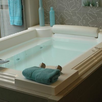 Exquisite bathtub MAJESTY by Watergame Company.